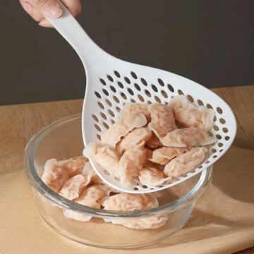 plastic-kitchen-strainer